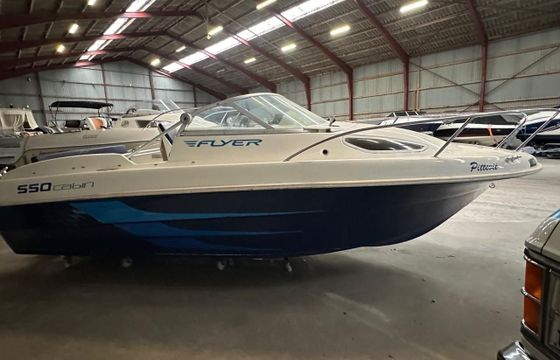 Beneteau Flyer 550 Cabin med trailer og