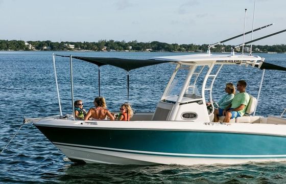 Boston Whaler 230 Outrage