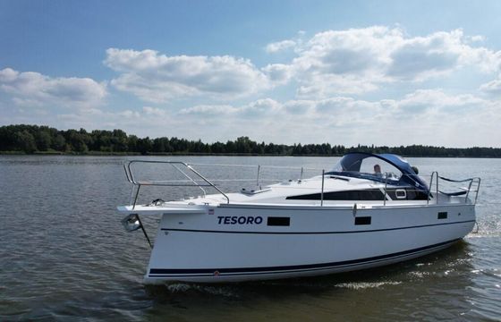 TES 246 Versus Houseboat