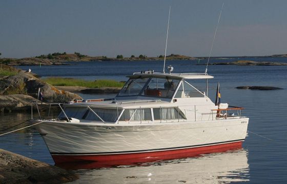 Chris Craft 31 Commander