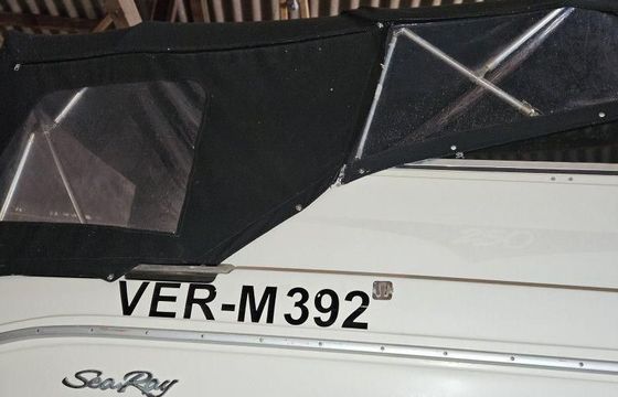 Sea Ray 250 Express Cruiser