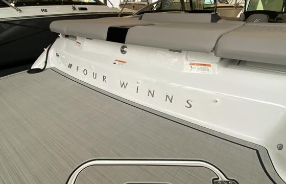 Four Winns H4