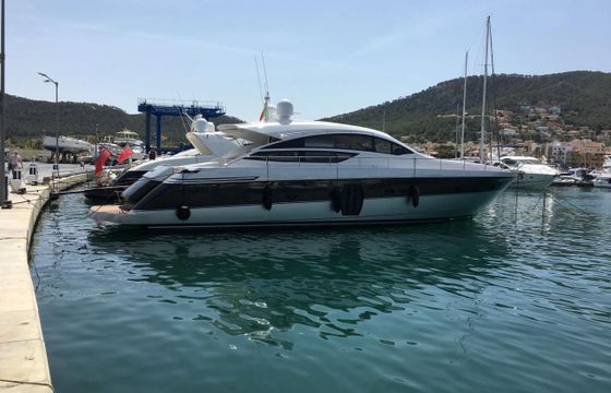 Pershing 64