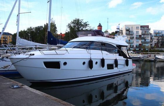 Bavaria Viertes 420 Fly