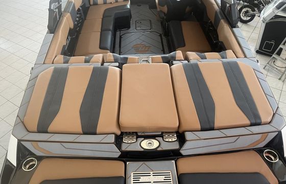 Malibu 22 LSV End of Season Deal