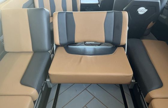 Malibu 22 LSV End of Season Deal