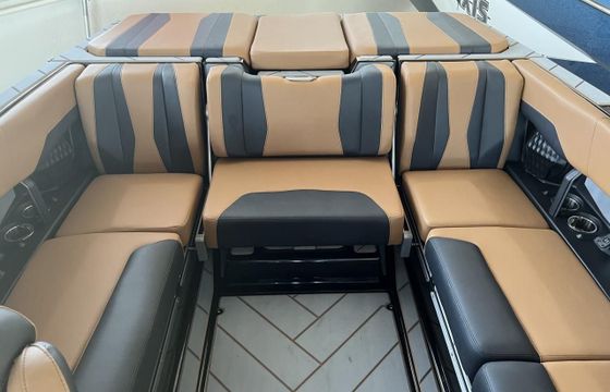 Malibu 22 LSV End of Season Deal