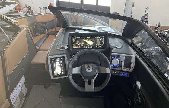 Malibu 22 LSV End of Season Deal