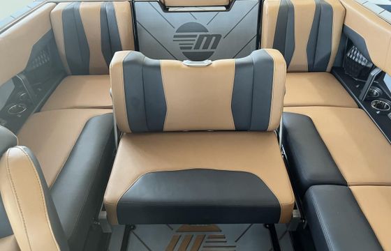 Malibu 22 LSV End of Season Deal