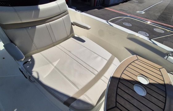 Boston Whaler 220 Dauntless