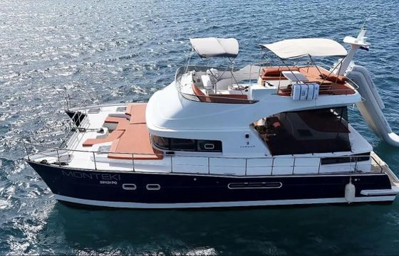 Lagoon Power 44