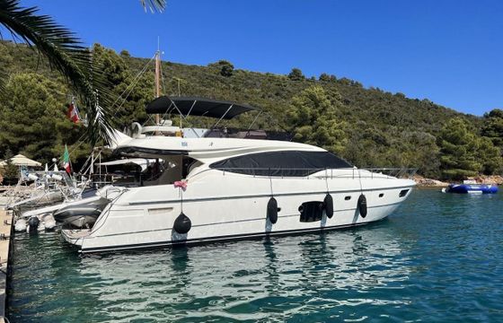 Ferretti 592