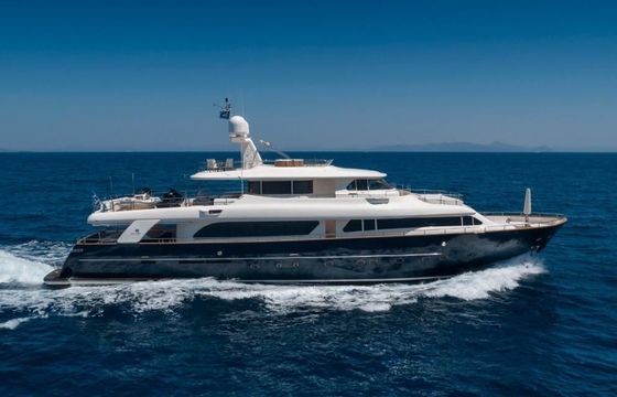 Ferretti Custom Line Navetta 30