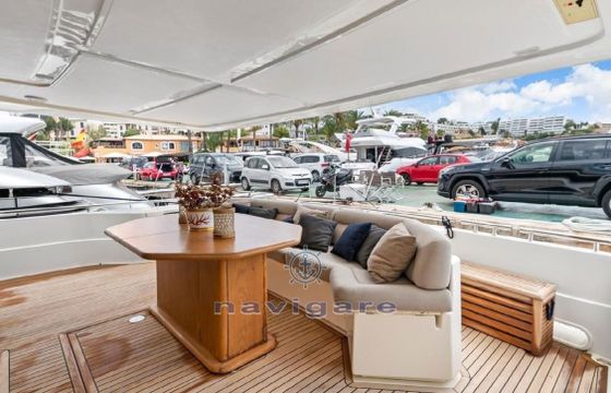 Ferretti 810
