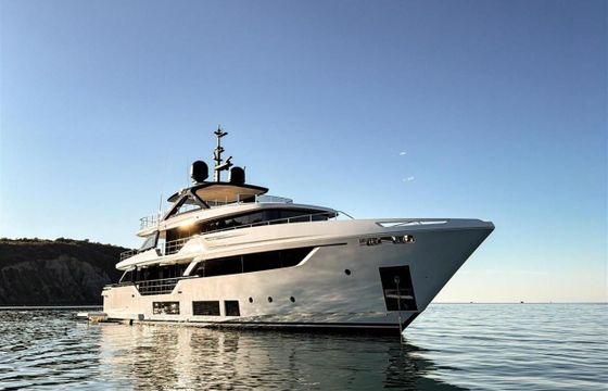 Ferretti Custom Line Navetta 38m