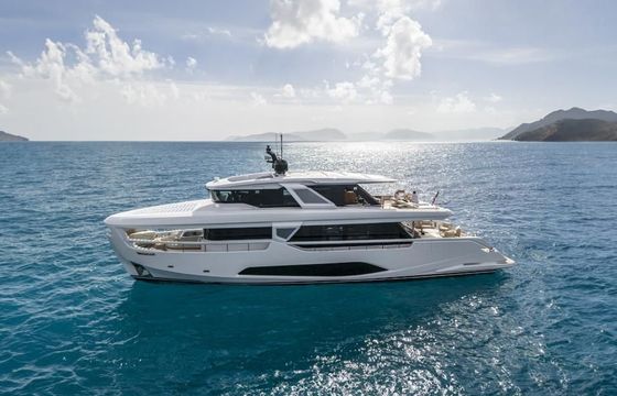 Ferretti Infynito 90