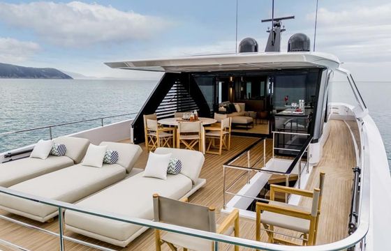 Ferretti Infynito 90