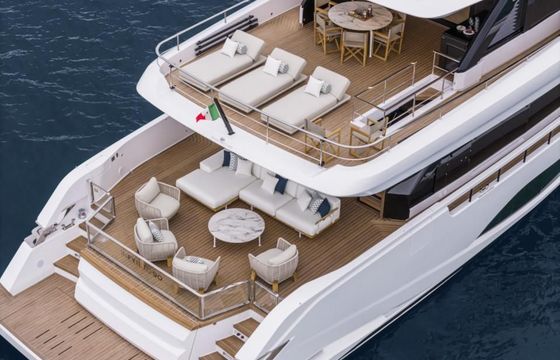 Ferretti Infynito 90