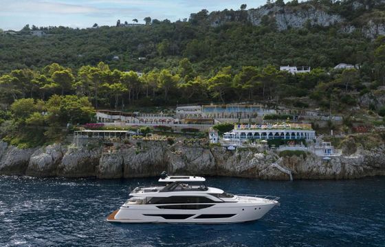 Ferretti 860