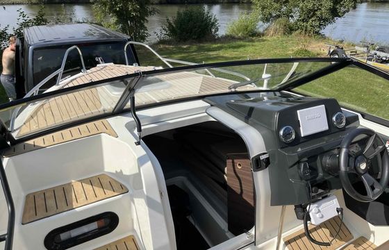Quicksilver Active Cruiser 605