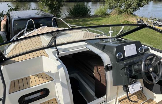 Quicksilver Active Cruiser 605