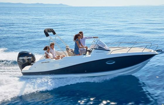 Quicksilver 675 Sundeck + Mercury F150 SUR COMMANDE