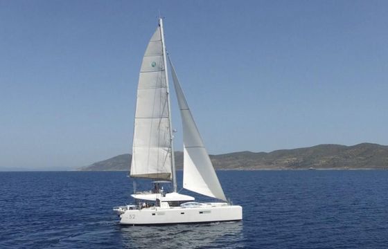 Lagoon 52