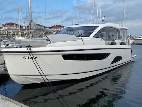 Sealine C 330 - Bug-Heckstrahlruder/Klimaanlage