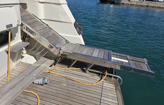 Ferretti 70 Flybridge