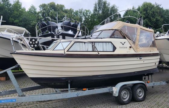 Master 680 Cabin