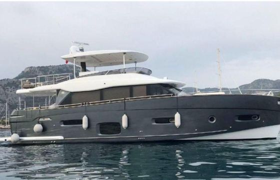 Azimut Magellano 66