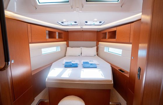 Sailboat Bavaria C45 Style 13m