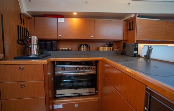 Sailboat Bavaria C45 Style 13m