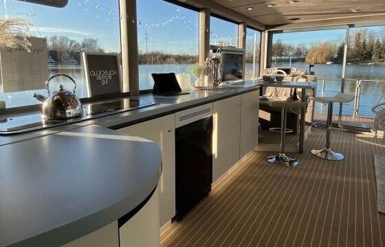 Houseboat Luxboot BT02