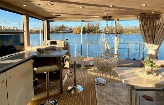 Houseboat Luxboot BT02