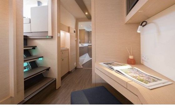 Catamaran Fountaine Pajot Astréa 42 12.58m