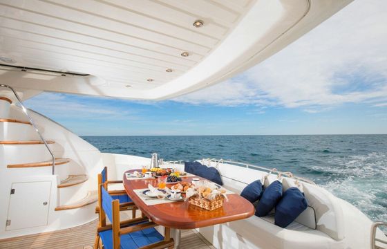 Motor yacht Sunseeker Manhattan 66 | TAPIA BAY 1100hp