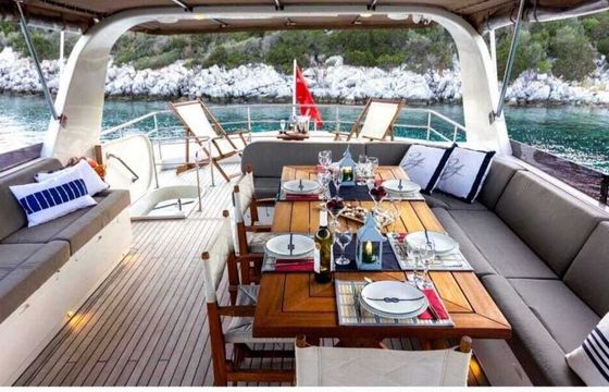 Motorboat custom 80 ft ( fasset torba yacht sweet charter) 2000hp