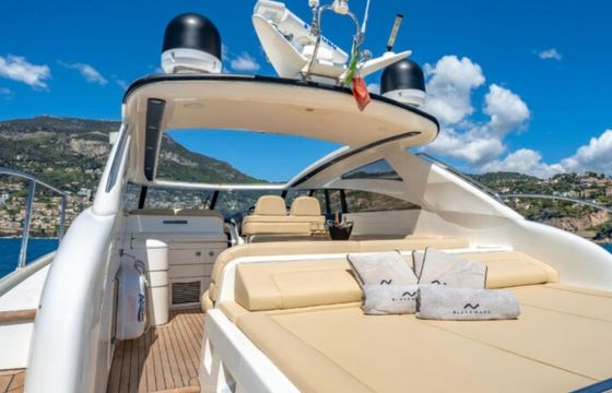 Motorboat Princess V58 800hp