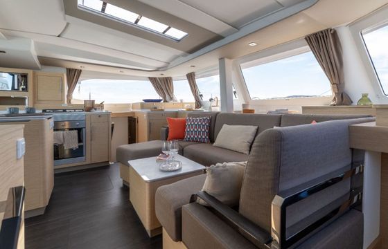 Catamaran Fountaine Pajot New 44 13.26m