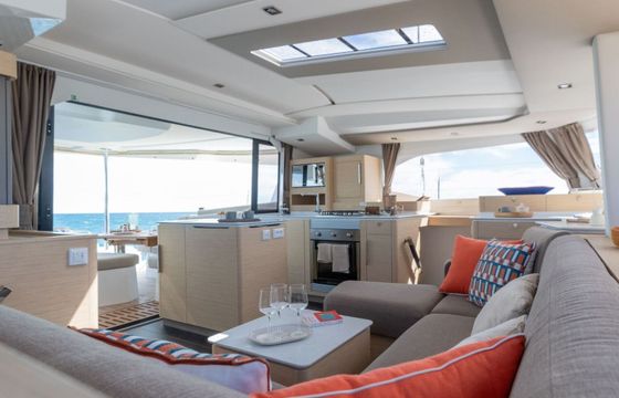 Catamaran Fountaine Pajot New 44 13.26m