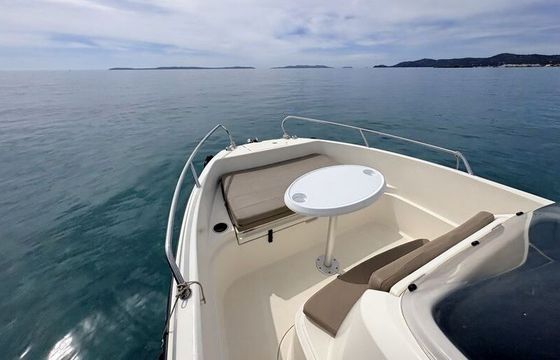 Motorboat Quicksilver Activ 555 Open 100hp