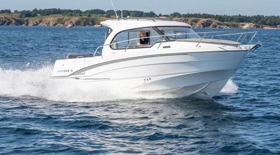 Motorboat Beneteau Antares 8