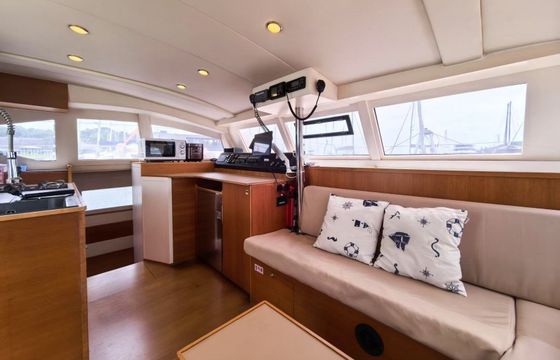 Catamaran COMAR Comet CAT 37 10.99m