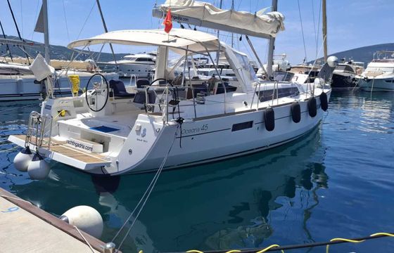 Sailboat Oceanis 45, 3 cabins 13m
