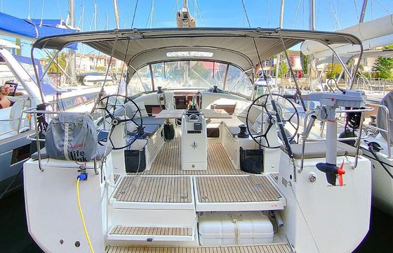 Sailboat Sun Odyssey 440 13m