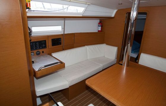 Sailboat Sun Odyssey 379 10.98m
