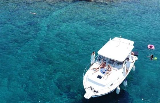 Motorboat Michanokinito Skafos "Irene" 300hp