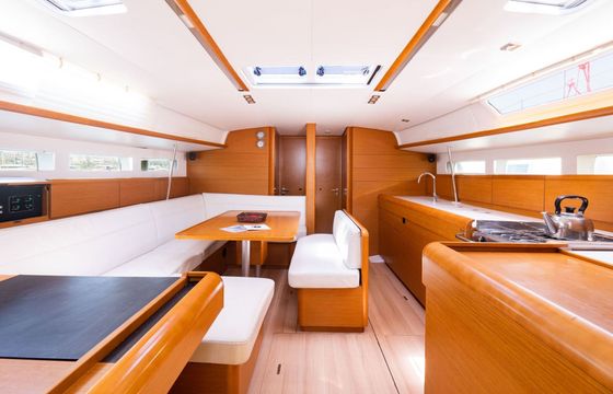 Sailboat Jeanneau Sun Odyssey 440 13.39m