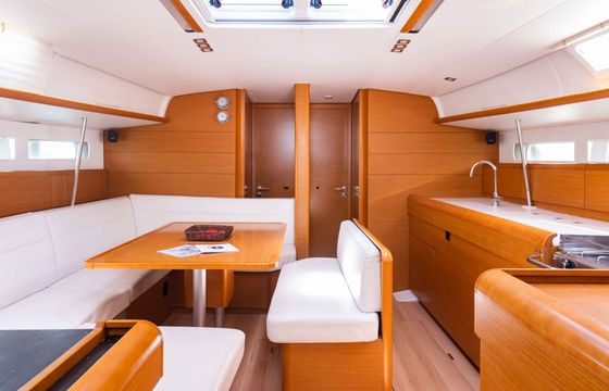Sailboat Jeanneau Sun Odyssey 440 13.39m